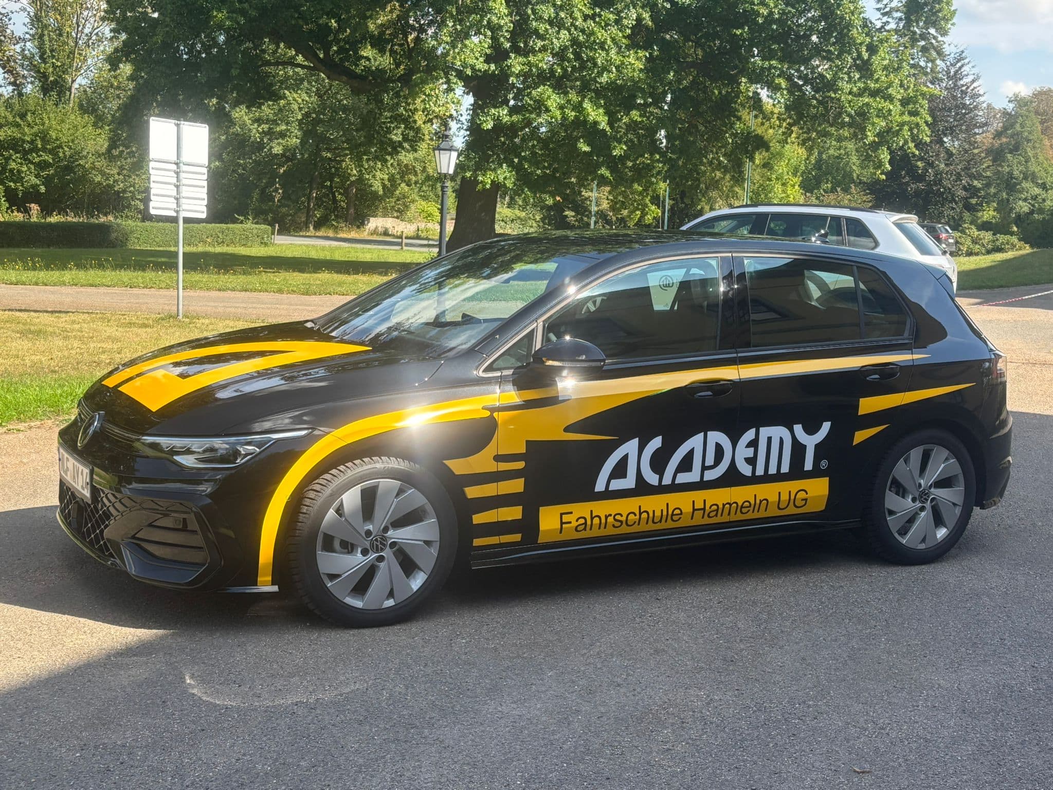 Endlich da: Unser neuer Golf GTD für die B197 & Automatikausbildung! 🚗✨